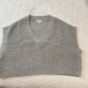 True craft sleeveless crop sweater